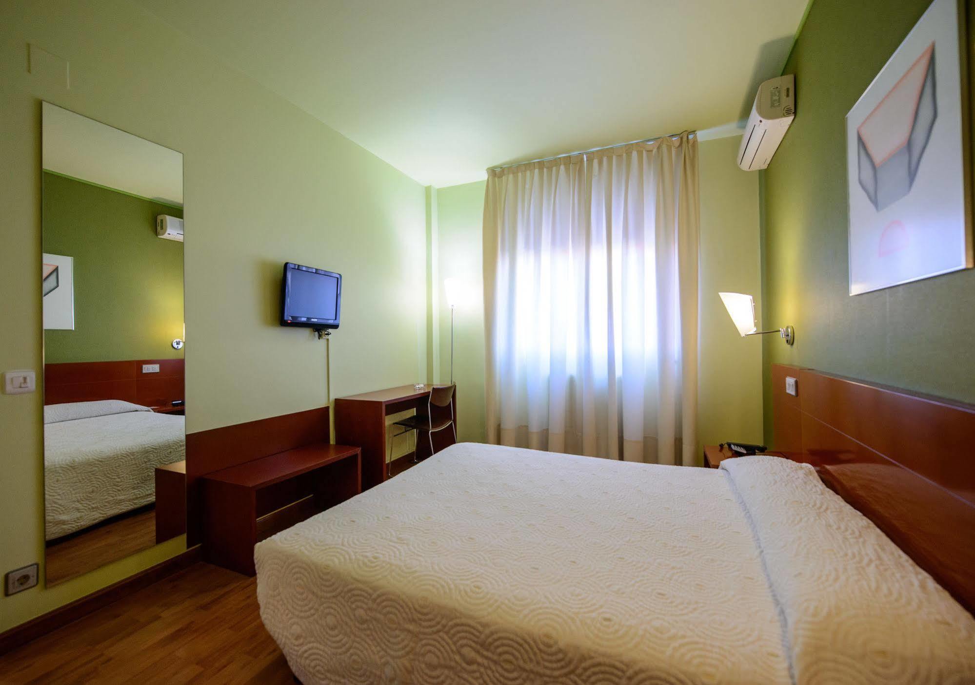 Hotel El Paso Honroso ออสปิตาล เด ออร์บีโก ภายนอก รูปภาพ