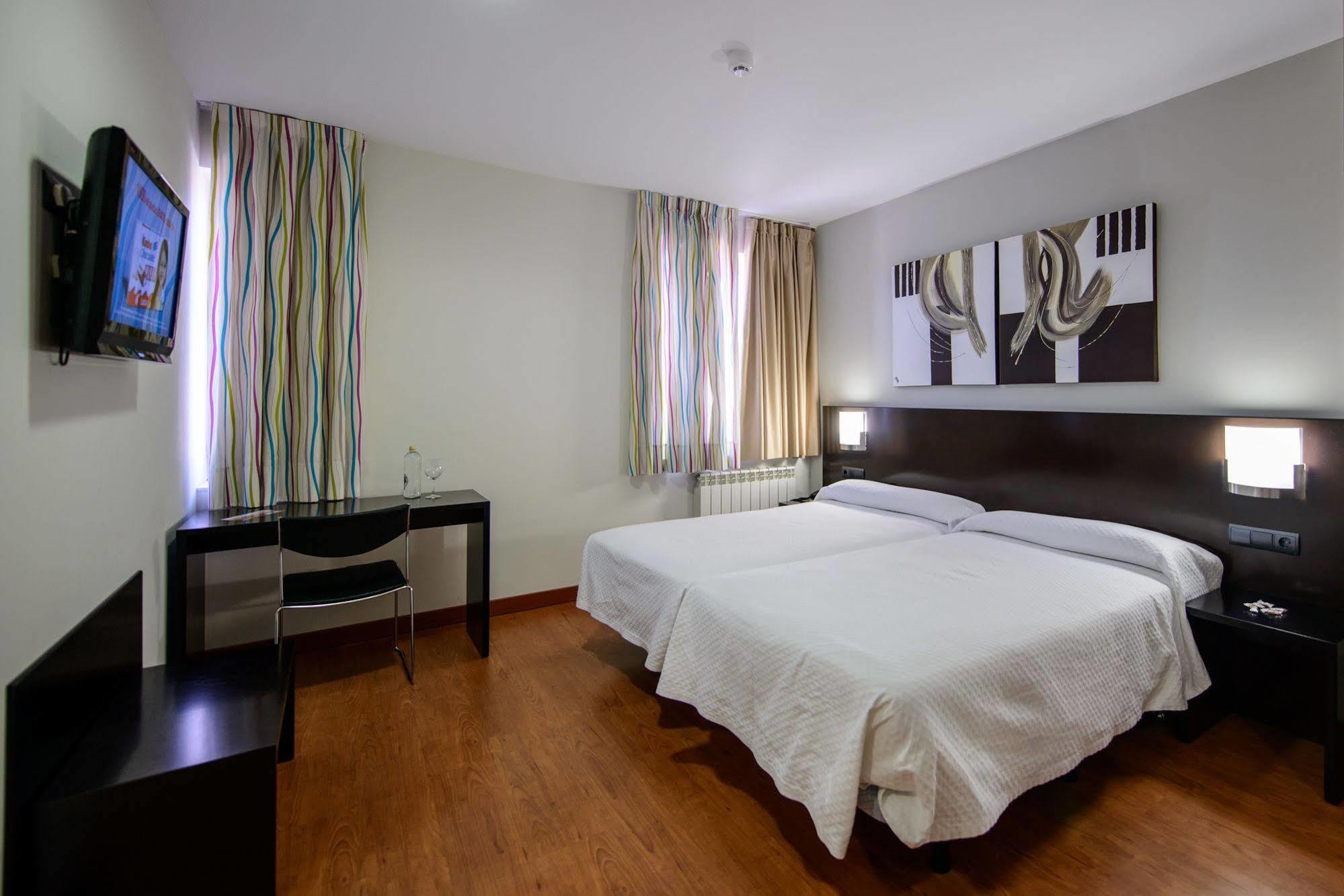 Hotel El Paso Honroso ออสปิตาล เด ออร์บีโก ภายนอก รูปภาพ