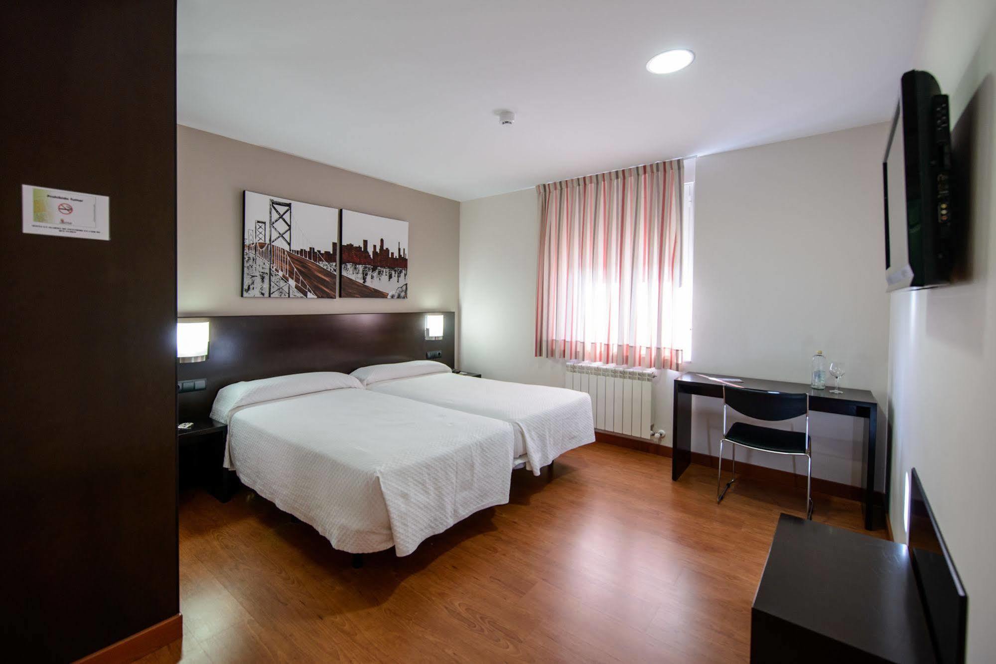 Hotel El Paso Honroso ออสปิตาล เด ออร์บีโก ภายนอก รูปภาพ