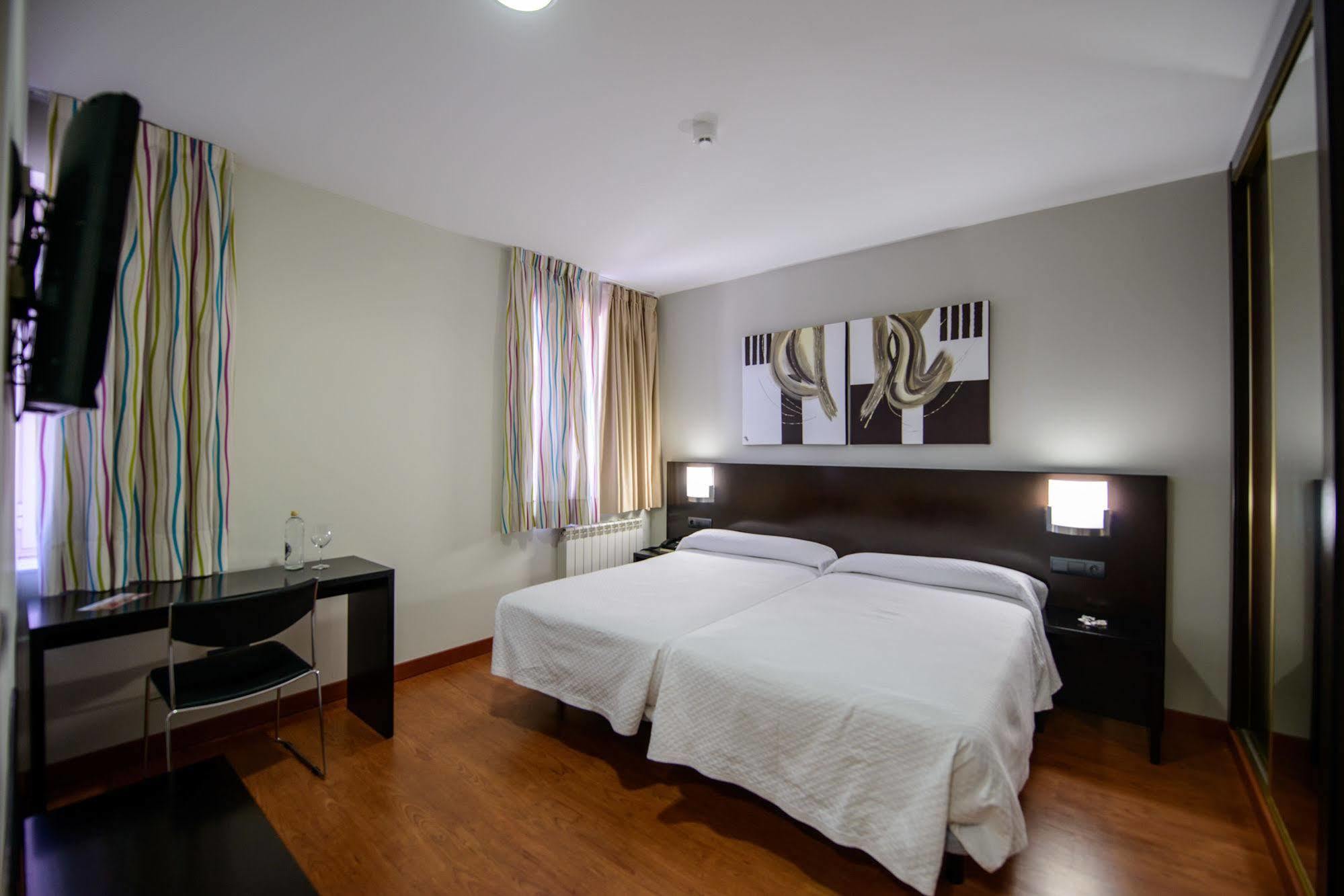 Hotel El Paso Honroso ออสปิตาล เด ออร์บีโก ภายนอก รูปภาพ
