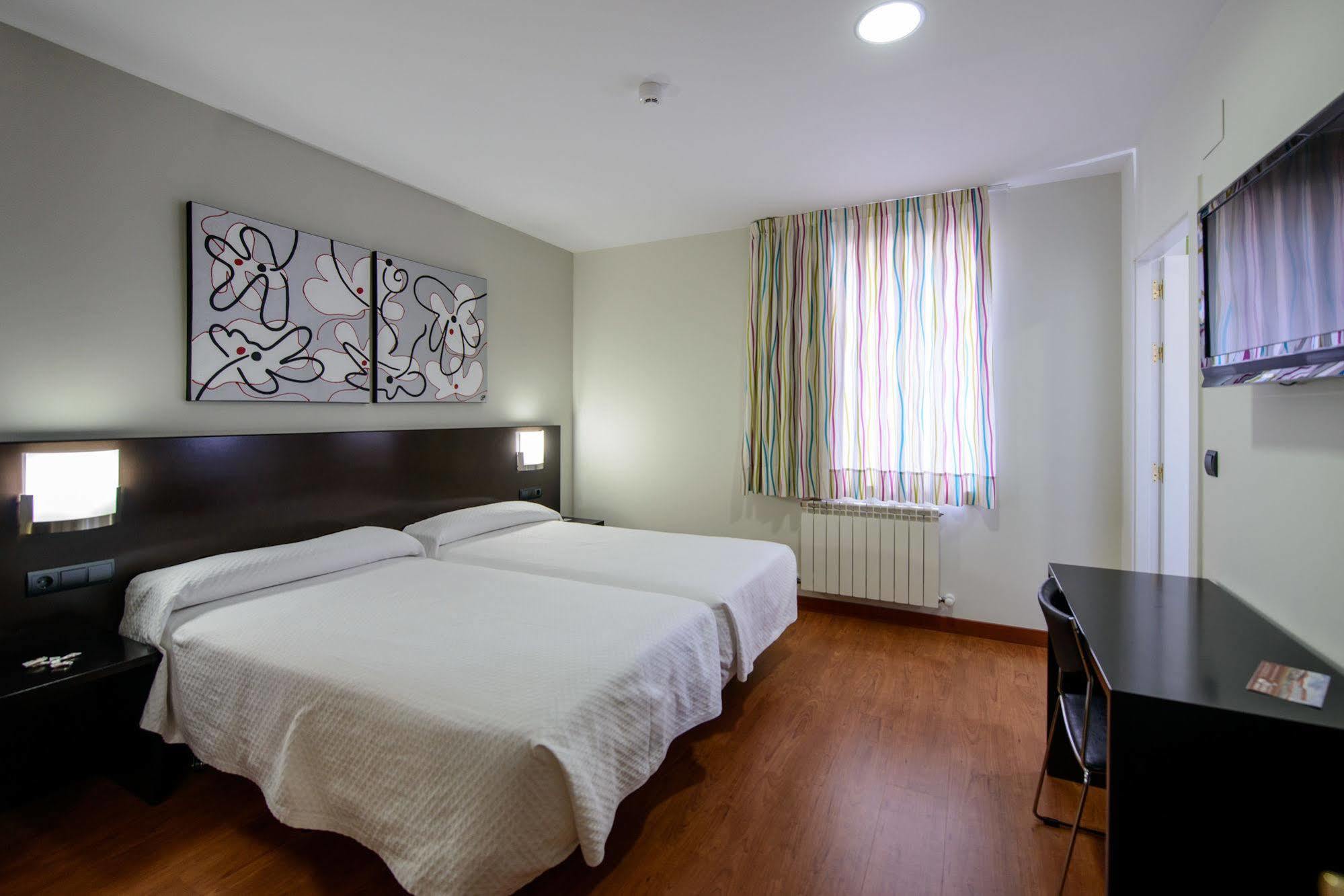 Hotel El Paso Honroso ออสปิตาล เด ออร์บีโก ภายนอก รูปภาพ
